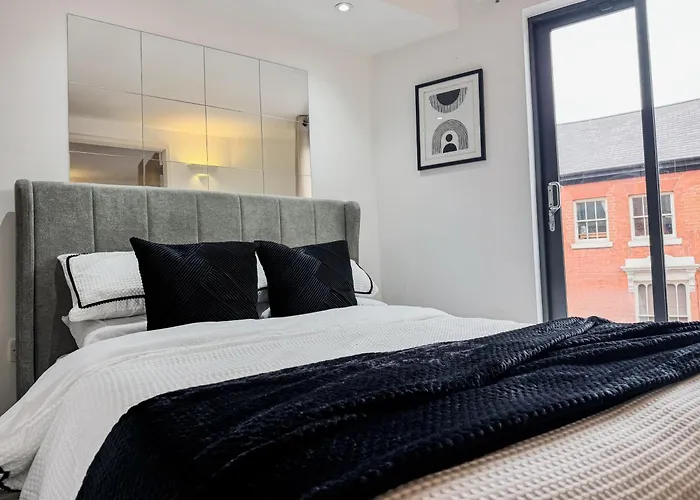 J Quarter 1Br - Free Parking - Suite One