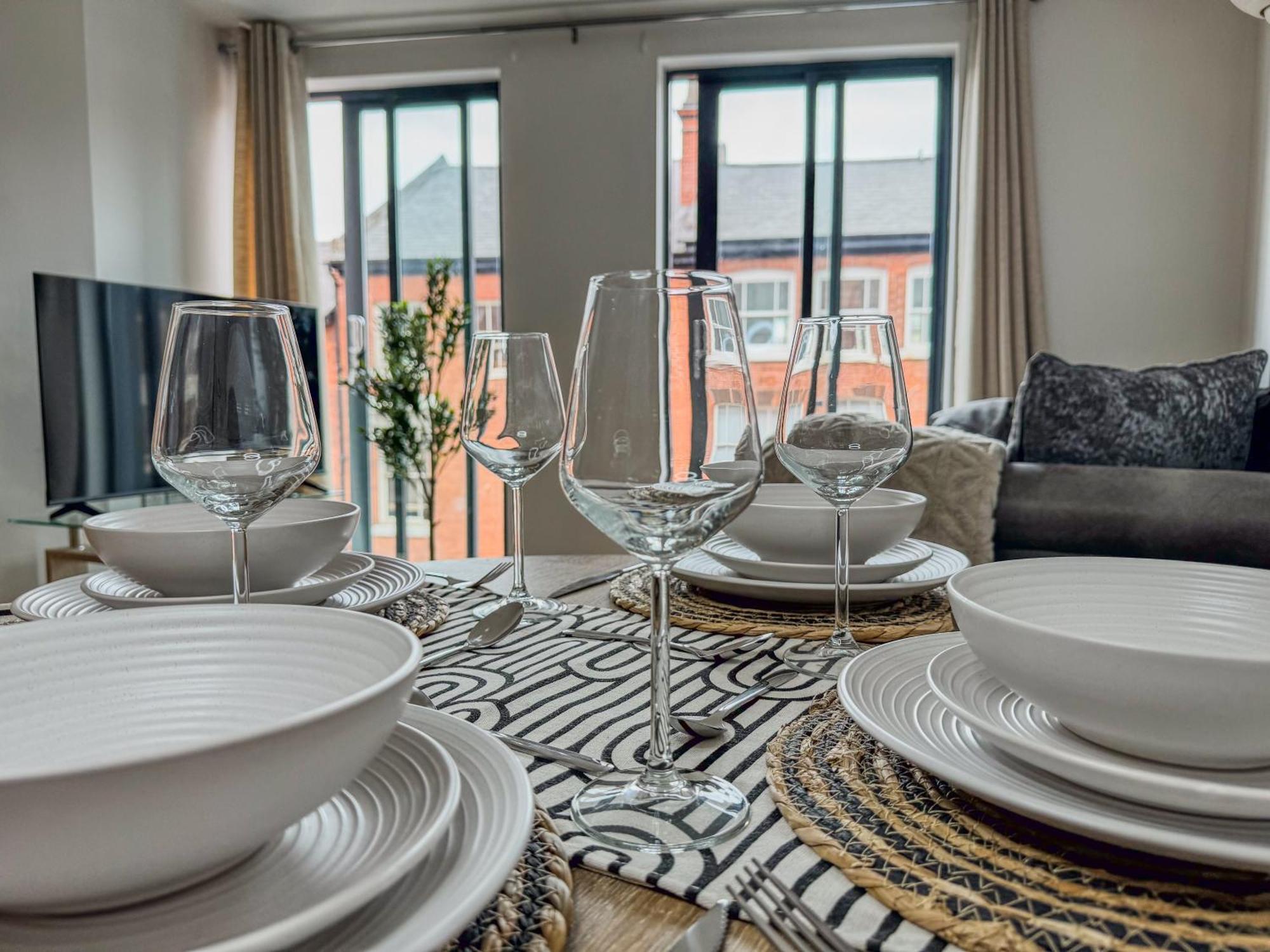 J Quarter 1br - Free Parking - One *