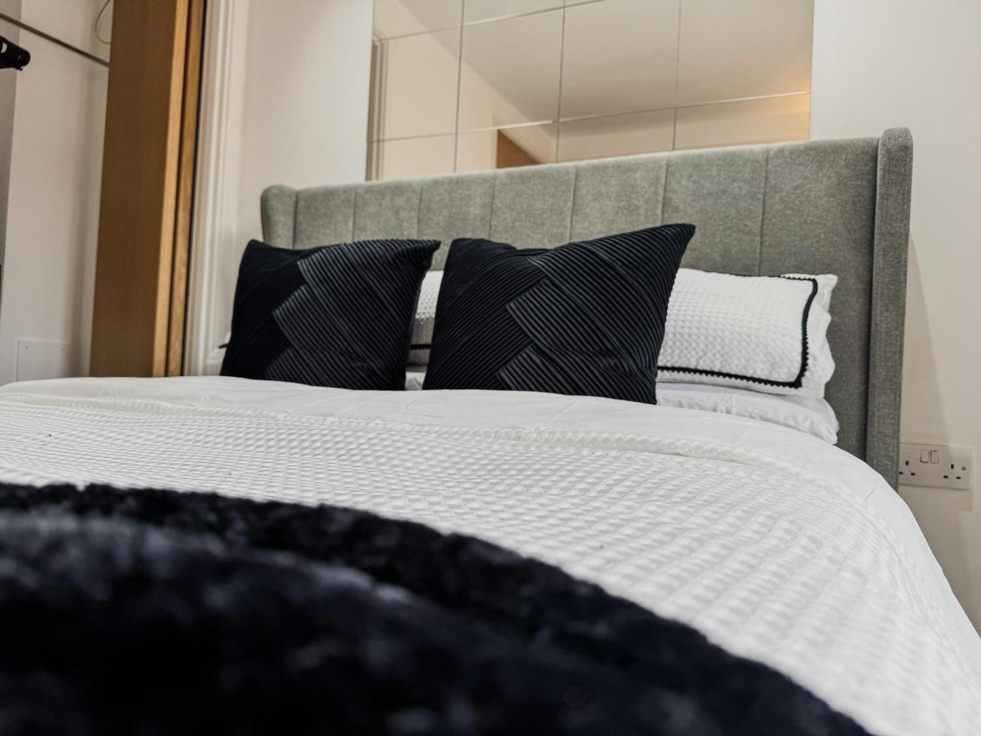 J Quarter 1br - Free Parking - One Birmingham