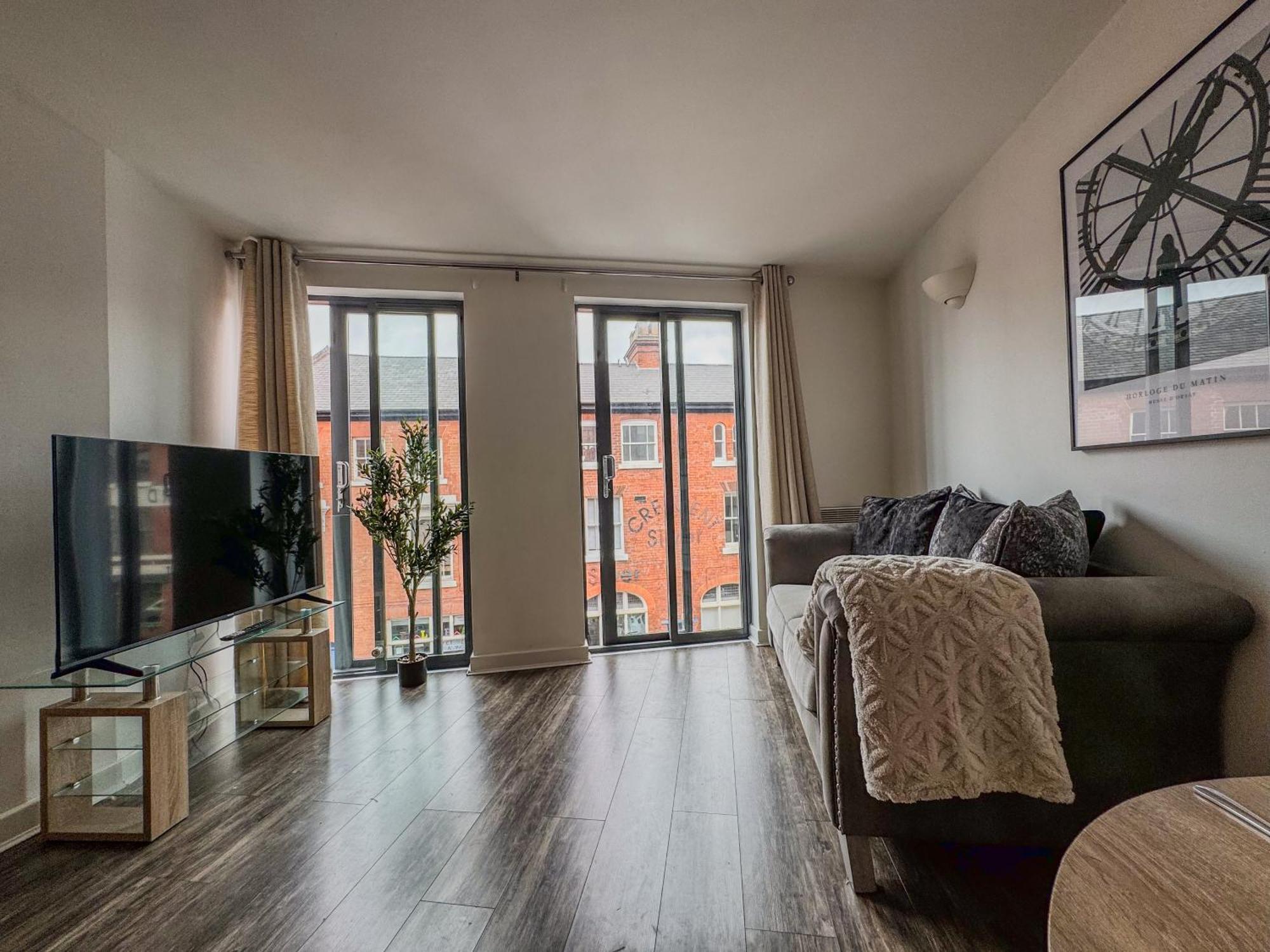J Quarter 1br - Free Parking - One Apartment