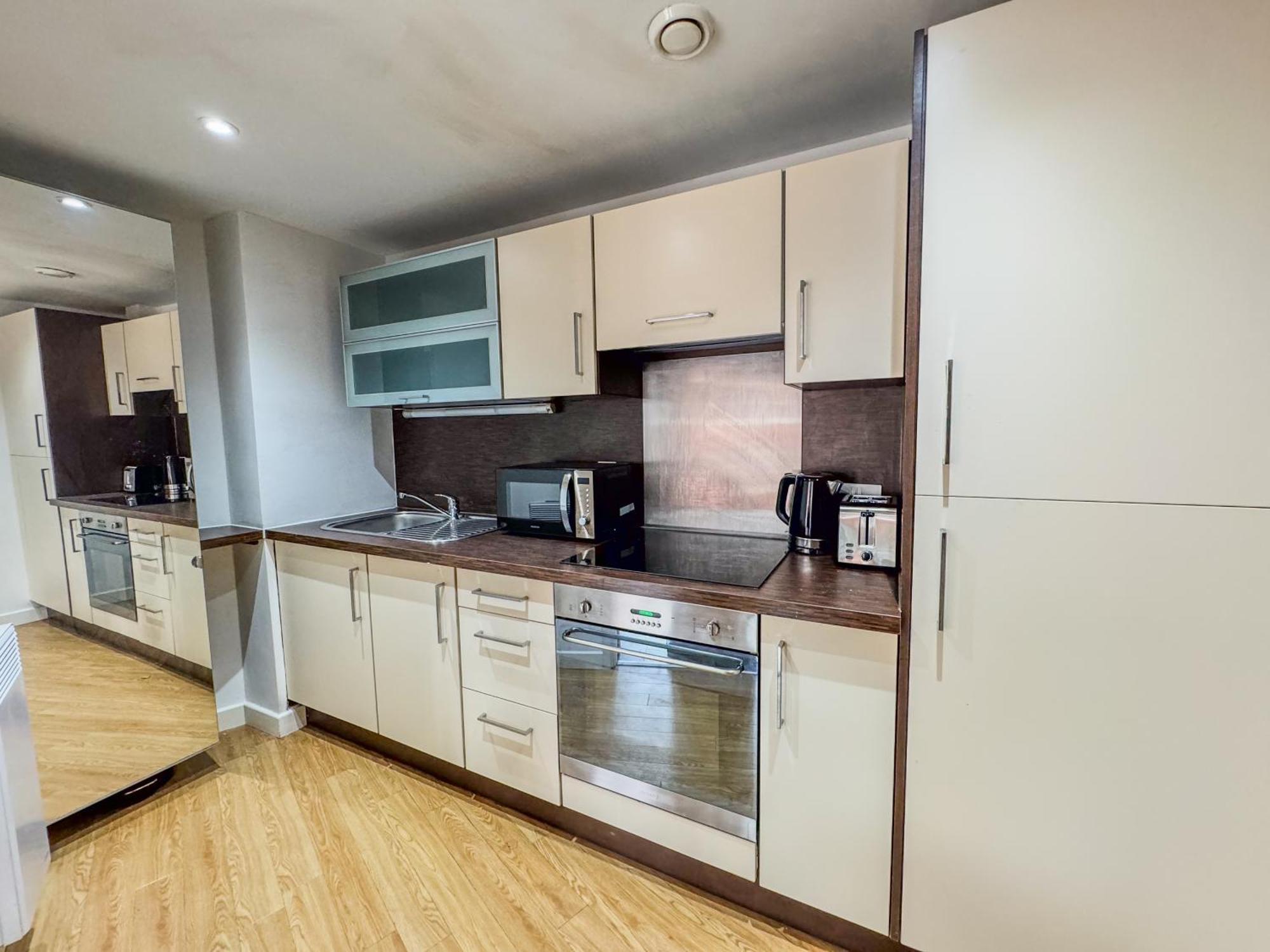 J Quarter 1br - Free Parking - One Apartment Birmingham